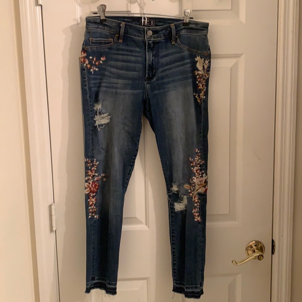 Abercrombie & Fitch Embroidered Jeans Size 30